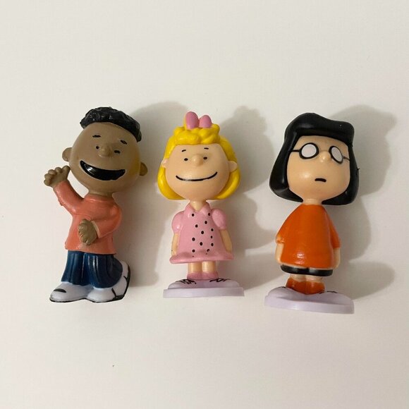 Lot of 7 Peanuts Gang Charlie Brown Figures Snoopy Marcie Franklin Sally - Picture 6 of 13